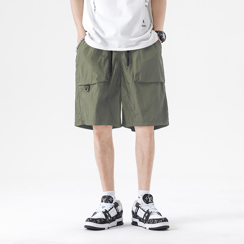Street Fashion Trends 2025 - Men's shorts 2025 summer trend simple
